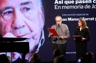 Joan Manuel Serrat y Ana Belén durante el homenaje al poeta Joan Margarit cuando se cumplen cinco años de su fallecimiento, a 18 de febrero de 2026, en Madrid (España). Joan Margarit, premio Cervantes 2019, falleció el 16 de febrero de 2021 y este homenaj