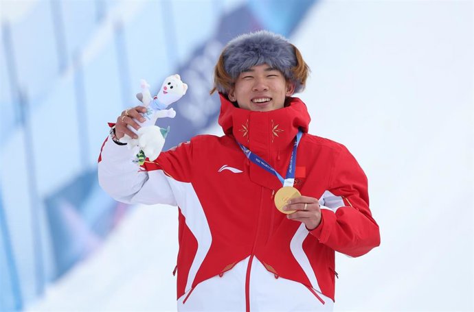 February 18, 2026, Cortina D'ampezzo, Italy: Milano Cortina 2026 - XXV Olympic Winter Games Livigno - Italy 18 February,2026 Men's Snowboard SlopeStyle Image Show: Gold Medal Su Yiming CHN