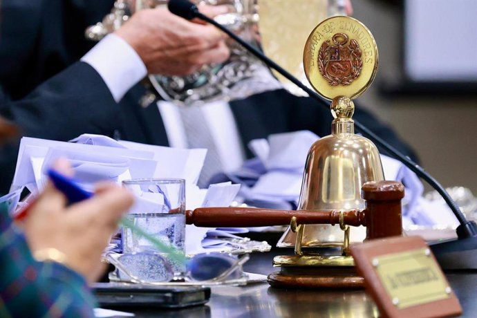 Vista de la mesa presidencial del Congreso de Perú