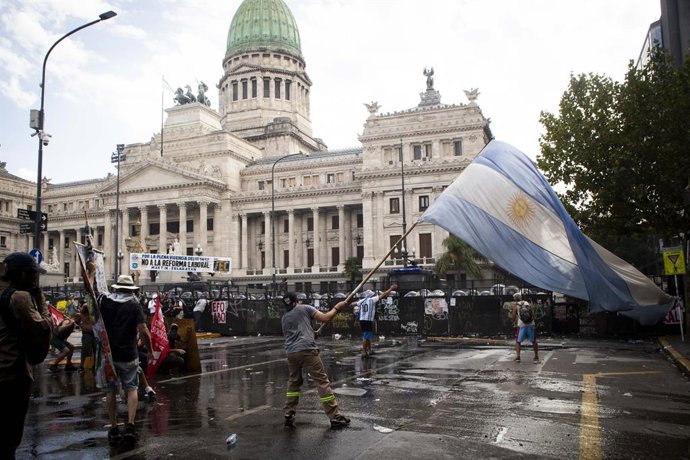 February 11, 2026, Buenos Aires, Buenos Aires, Argentina: Hundreds of people remained gathered around the National Congress protesting the labor reform vote taking place inside the Senate.