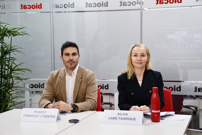 El director general de Biocat, Robert Fabregat, y la directora del Informe de la BioRegión, Silvia Labé.