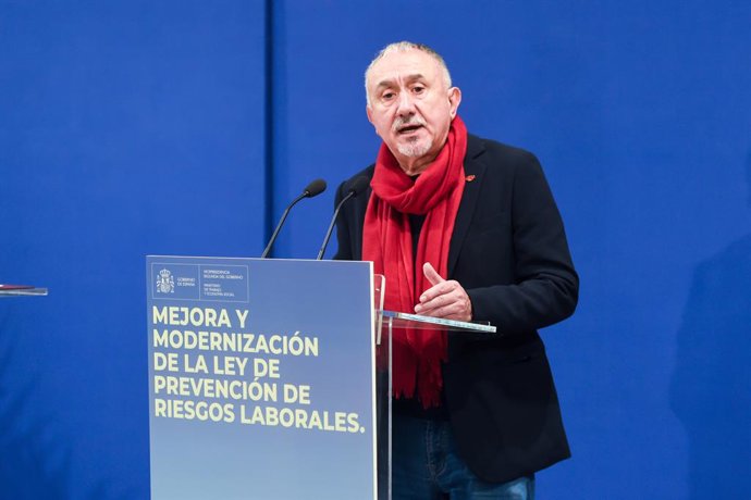 El secretario general de UGT, Pepe Álvarez, interviene antes de la firma del Acuerdo de mejora y modernización de la Ley de Prevención de Riesgos Laborales tras el consenso alcanzado en la Mesa de Diálogo Social, a 10 de febrero de 2026, en Madrid (España