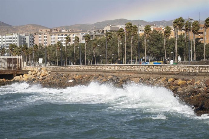 Imágenes del  fuerte viento provocado por la borrasca Leonardo..A 05 de febrero del 2026 en Almería. España.