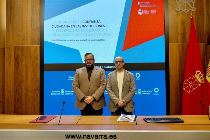 El vicepresidente Javier Remírez y Txerra García de Eulate, en la presentación de los resultados de la encuesta.
