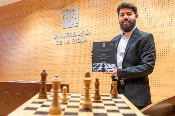 Tesis UR revela que error al aprender ajedrez se debe sobre todo a fallos en el cálculo táctico y no en la estrategia
