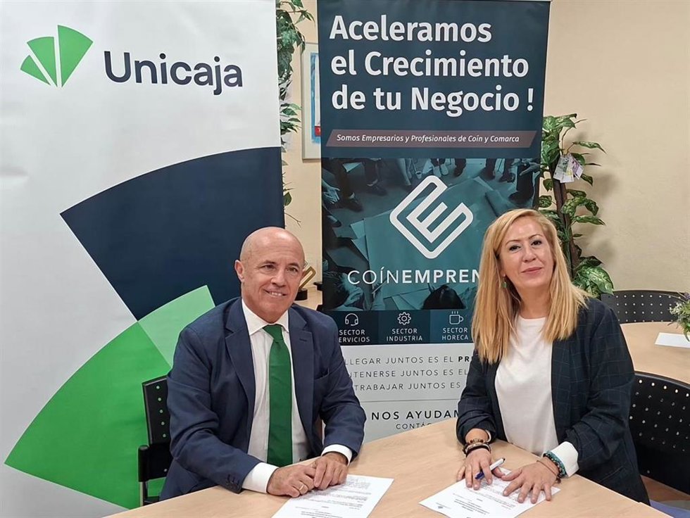 De izquierda a derecha, el director de Málaga Costa de Unicaja, Francisco Javier Prieto, y la gerente de CoínEmprende, Mariló Agua.