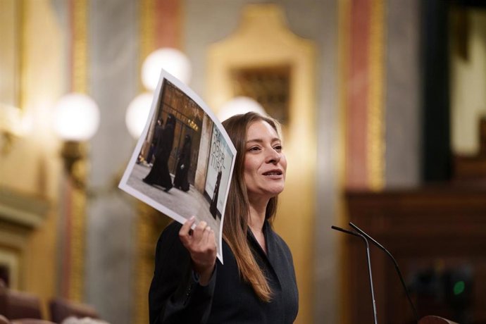La portavoz del PP en el Congreso, Ester Muñoz, interviene durante una sesión plenaria en el Congreso de los Diputados, a 17 de febrero de 2026, en Madrid (España). 