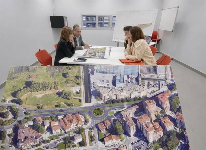 La diputada general de Gipuzkoa, Eider Mendoza, y el diputado de Infraestructuras Viarias y Estrategia Territorial, Félix Urkola, han mantenido una reunión de trabajo con la alcaldesa de Irun, Cristina Laborda, y el edil Sergio Javier