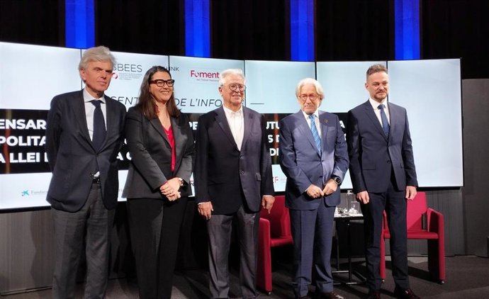 De izquierda a derecha; Riera, Alarcón, Clos, Sánchez Llibre y Campos.