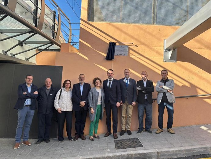 Autoridades del Govern y el Ayuntamiento de Palma visitan el nuevo paso elevado de la red ferroviaria en la calle Greco.