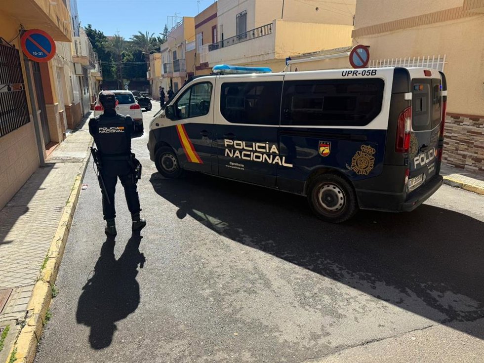 Agente de la Policía Nacional durante un dispositivo.