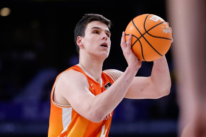 Archivo - Arxiu - Jaime Pradilla, jugador del València Basket. ARXIU. 