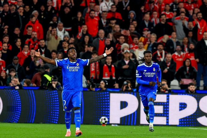 17 de fevereiro de 2026, Lisboa, Lisboa, Portugal: Estádio da Luz Vinícius Júnior, do Real Madrid CF, comemora após marcar o primeiro gol da equipe durante a partida de ida das eliminatórias da Liga dos Campeões da UEFA 2025/26 entre o SL Benfica e o Real