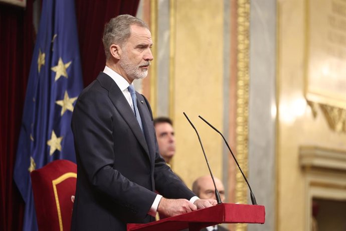 El Rey Felipe VI durante el acto institucional ‘Nuestra constitución más longeva’, en el Congreso de los Diputados, a 17 de febrero de 2026, en Madrid (España). Los Reyes presiden la conmemoración de los 47 años de vigencia de la Carta Magna en la semana 