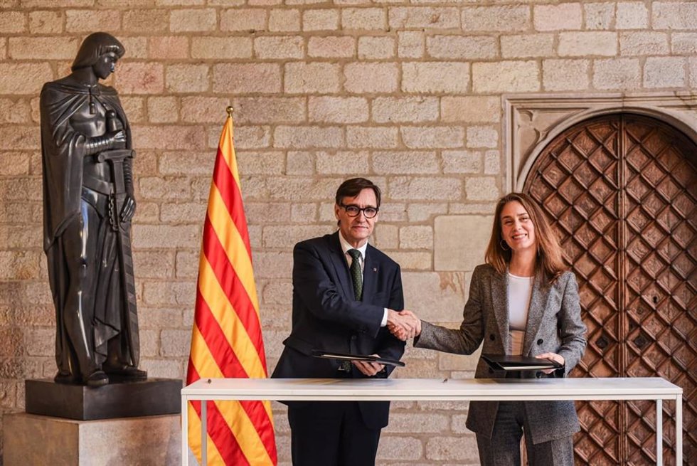 Illa y Albiach (Comuns) firman el acuerdo de Presupuestos tras el pacto en compras especulativas