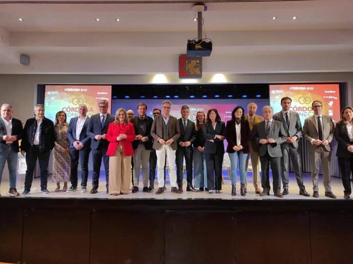 Autoridades en la inauguración del 'Foro sobre Municipalismo Provincial'.