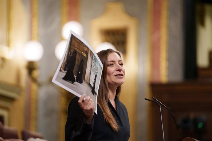 La portavoz del PP en el Congreso, Ester Muñoz, interviene durante una sesión plenaria en el Congreso de los Diputados, a 17 de febrero de 2026, en Madrid (España). 