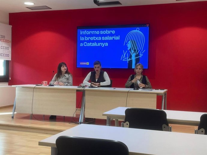 La socióloga Irene Galí, la secretaria de Dones, Feminisme i Igualtat de CCOO Catalunya, Mentxu Gutiérrez, y la responsable de Polítiques d'Igualtat, Lourdes Sindreu.