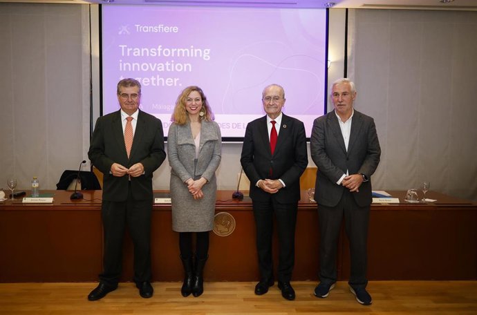 Antonio Posadas, secretario general de Investigación e Innovación de la Junta; Elisa Rivera, del Ministerio de  Ciencia, Innovación y Universidades; Francisco de la Torre, alcalde de Málaga y Nacho Román, director general de Fycma.