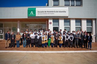 La consejera de Empleo, Empresa y Trabajo Autónomo de la Junta de Andalucía, Rocío Blanco participa en la reapertura del aula -restaurante de la Escuela de Hotelería de Islantilla.