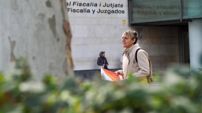 La portavoz de Compromís en el Ayuntamiento de València, Papi Robles, en la Ciudad de la Justicia de la capital valenciana.