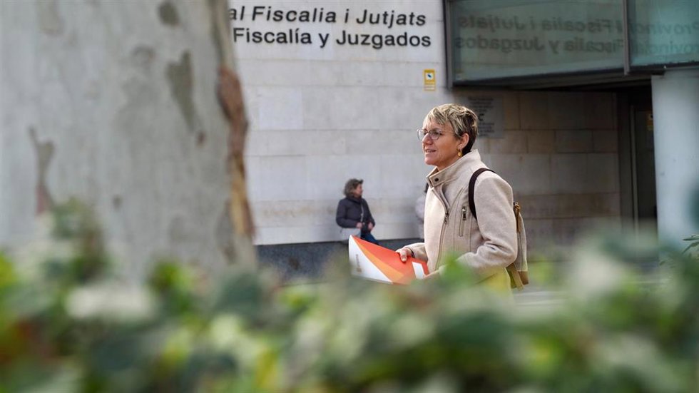 La portavoz de Compromís en el Ayuntamiento de Valncia, Papi Robles, en la Ciudad de la Justicia de la capital valenciana.