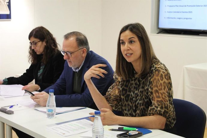 La concejal de Turismo, Eventos y Marca Ciudad, Blanca Jiménez, preside la Mesa del Turismo de Valladolid.