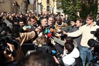 Abascal tacha de "estafador y gentuza" a Rufián, que ha engañado a los catalanes y ahora quiere engañar a los españoles