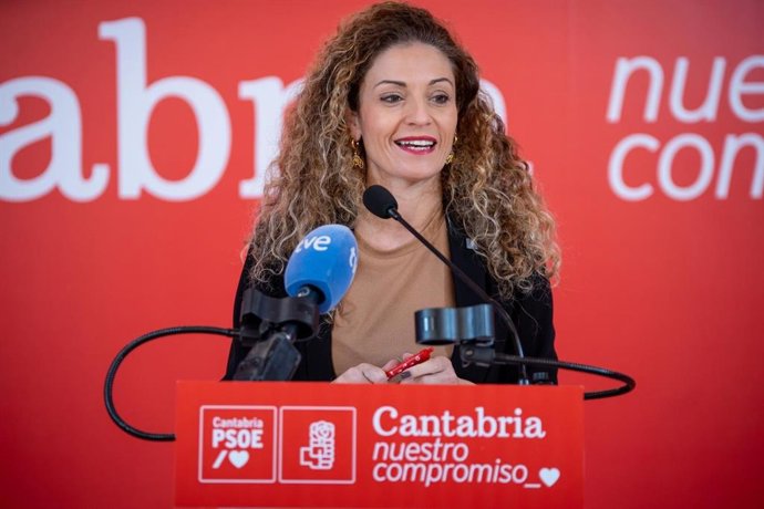 La portavoz del PSOE de Cantabria, Ainoa Quiñones