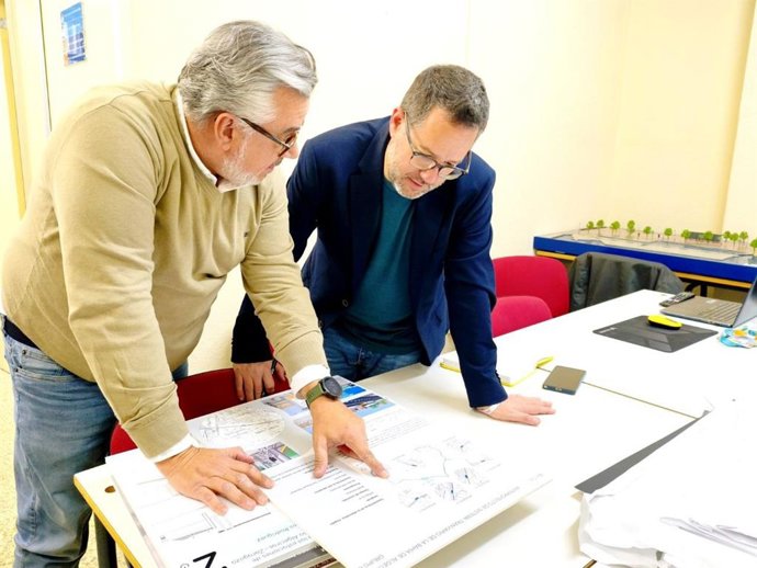 El portavoz de Adelante Andalucía, José Ignacio García, en una reunión de trabajo en Algeciras