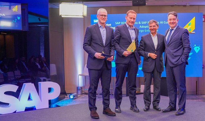 Miquel Armengol, director de Alianzas Estratégicas en SAP España; Sebastián Bamonde, director general de Operaciones Tech en Indra, Carlos Lacerda, vicepresidente senior y director general de SAP en el Sur de Europa y Luis Fernández, director de Minsait.