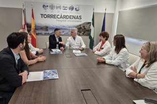 Firma del contrato para la limpieza del Hospital Universitario Torrecárdenas en Almería hasta 2031.