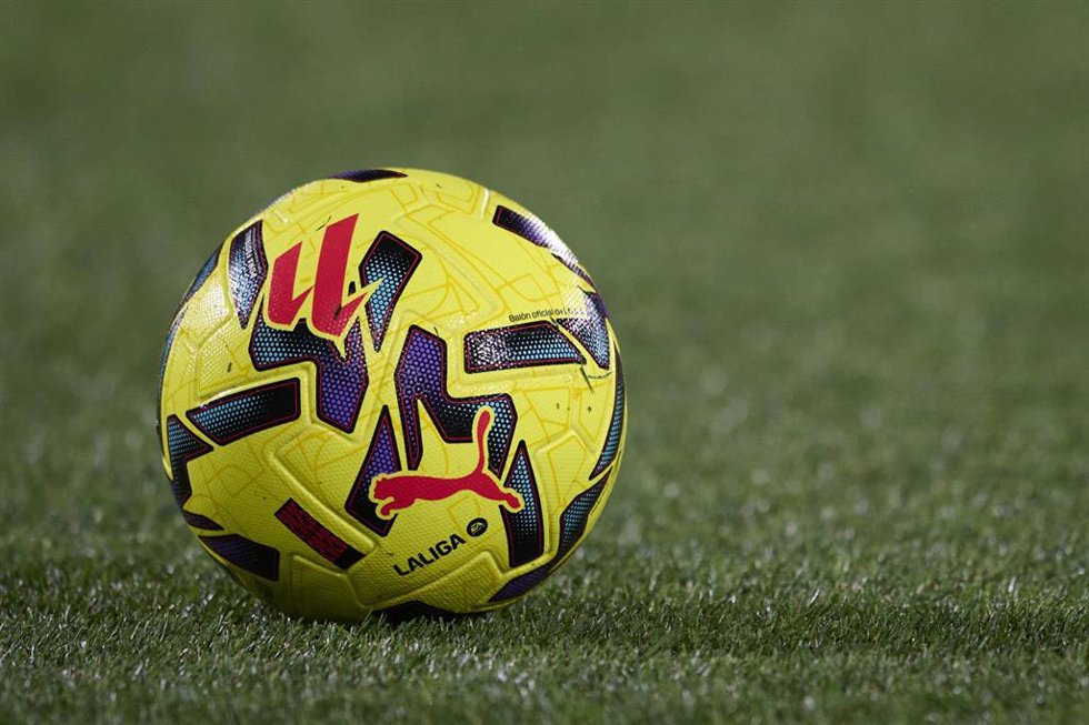 Balón de LaLiga EA Sports 2025-26. 