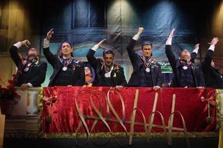 Ssshhhhh!!! (de Antonio Álvarez 'El Bizcocho', Sevilla). Hito histórico, primera agrupación sevillana en ganar el primer premio en la modalidad de chirigotas. A 14 de febrero de 2026 en Cádiz, Andalucía (España). 