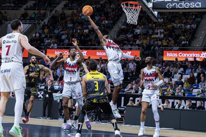 Partido de Liga Endesa entre La Laguna Tenerife y Kosner Baskonia