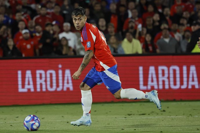 Futbol, Chile vs Venezuela. Eliminatorias al mundial 2026. El jugador de la seleccion chilena Felipe Mora es fotografiado durante el partido de las clasificatorias al mundial de la Fifa 2026 contra Venezuela disputado en el estadio Nacional de Santiago,