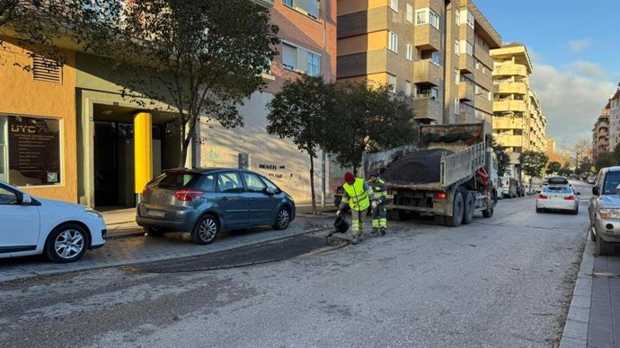Trabajos de arreglo de baches tras el temporal