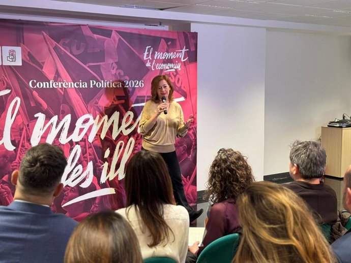La secretaria general del PSIB, Francina Armengol, durante el primer acto sectorial sobre el modelo económico de la Conferencia Política del partido.