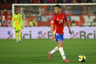 Futbol, Chile vs Uruguay. Eliminatorias al mundial de la Fifa 2026. El jugador de la seleccion chilena Lucas Cepeda es fotografiado durante un partido clasificatorio al mundial de 2026 contra Uruguay disputado en el estadio Nacional de Santiago,