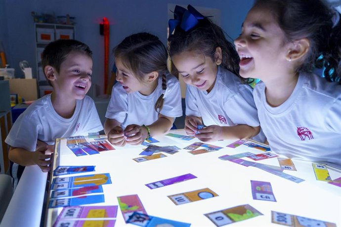 Archivo - Alumnos del Colegio Reales Escuelas La Inmaculada de Córdoba, durante una actividad.