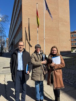 La secretaria xeral técnica de la Consellería do Mar, Marta Barreiro, acompañada por la directora xeral de Desenvolvemento Pesqueiro, Ángeles Suárez, mantienen un encuentro con representantes de la Comisión Europea