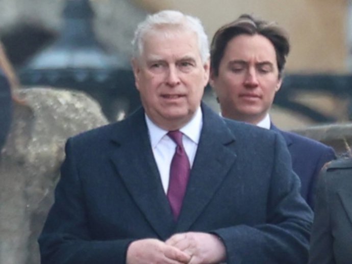 El Príncipe Andrés y Sarah Ferguson llegando al funeral por Constantino de Grecia en el Palacio de Windsor, a 27 de febrero de 20254, en Londres (Reino Unido).