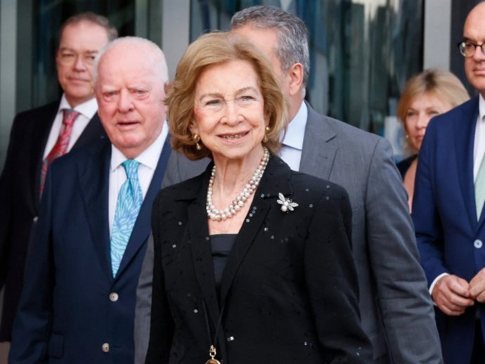 La Reina Sofía a su llegada al ‘Premio Gorila 2024’, a 19 de febrero de 2026, en Las Palmas de Gran Canaria, Islas Canarias (España). El premio se otorga en reconocimiento a su compromiso con la conservación de la biodiversidad.