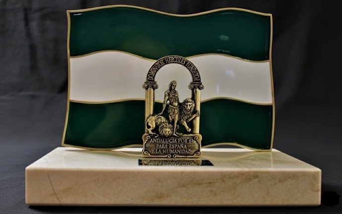 Galardón 'Bandera de Andalucía' que se entrega en las ocho provincias.