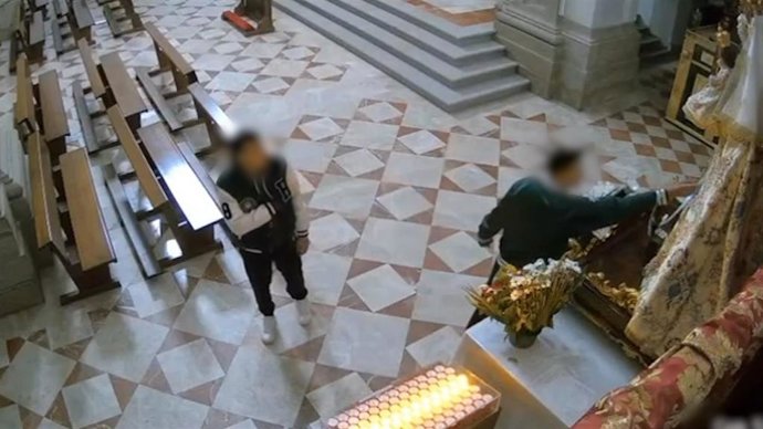 Detenidos dos hermanos por robar en el interior de una iglesia de Puente de Arzobispo.