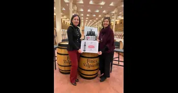 Familia Martínez Bujanda dona 1.562 euros a la ONG Coopera gracias a su vino solidario 'CoNparte'