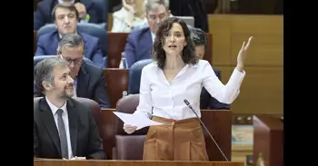 Ayuso llevará a los tribunales el planteamiento "xenófobo" de contar el idioma en la regularización de inmigrantes