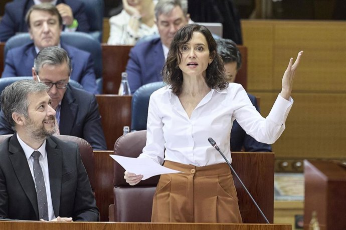La presidenta de la Comunidad de Madrid, Isabel Díaz Ayuso, durante el pleno de la Asamblea de Madrid, a 19 de febrero de 2026, en Madrid (España).