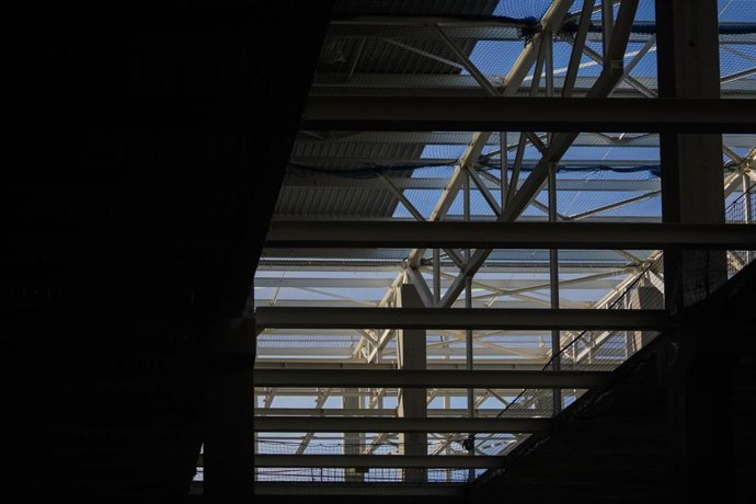 Archivo - Vigas en un terreno en obras y construcción, durante una visita a la gigafactoría PowerCo, a 24 de noviembre de 2025, en Sagunt