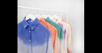 Parece imposible, pero no lo es: 4 trucos que ayudan a eliminar las manchas de lejía de la ropa